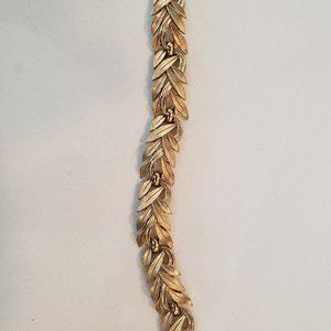 Elegant Trifari gold plated bracelet